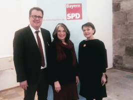 Helga Schmitt-Bussinger mit Petra Hinkl und Norbert Ringler