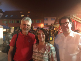 Abendstimmung am Stadtfest mit Norbert Ringler, Petra Hinkl und dem Ortsvereinsvorsitzenden Alois Frank