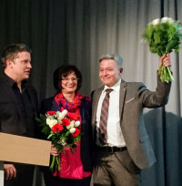 Horst Arnold, der Spitzenkandidat der MittelfrankenSPD (r.) für die Landtagswahl mit Christa Naaß, der Spitzenkandidatin für die Bezirkstagswahl. Links Carsten Träger, der Vorsitzende der MittelfrankenSPD.